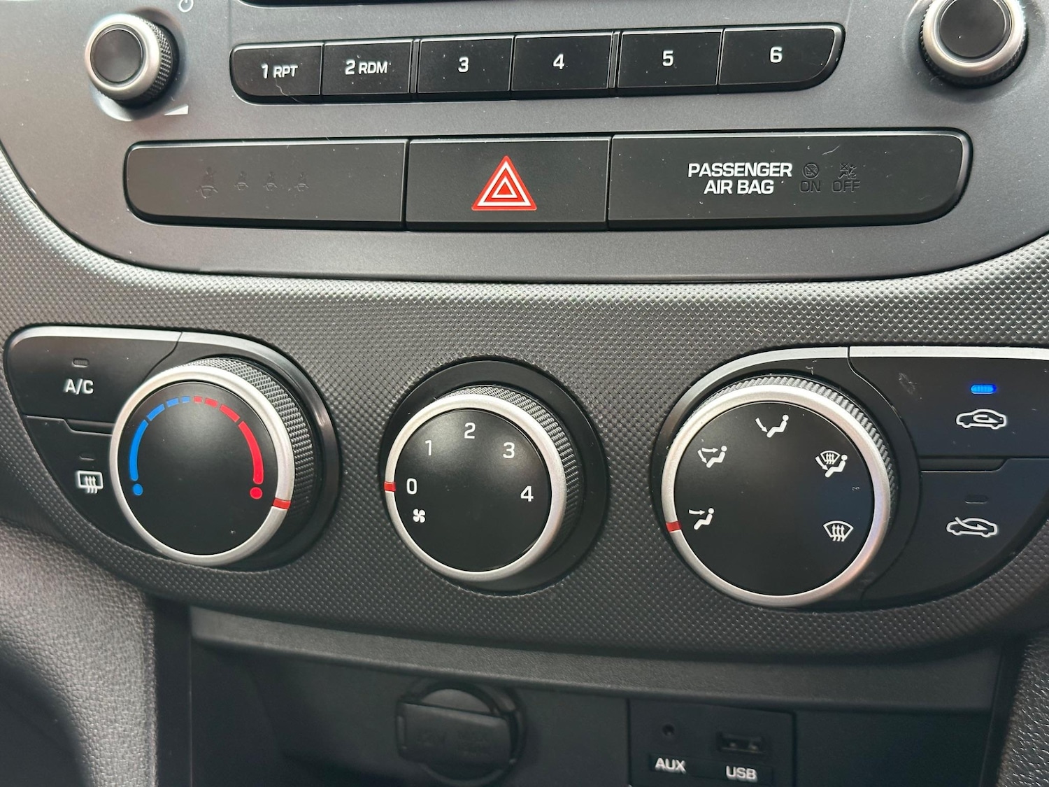 Used Hyundai i10 2017 for sale - 77131772: Photo 35