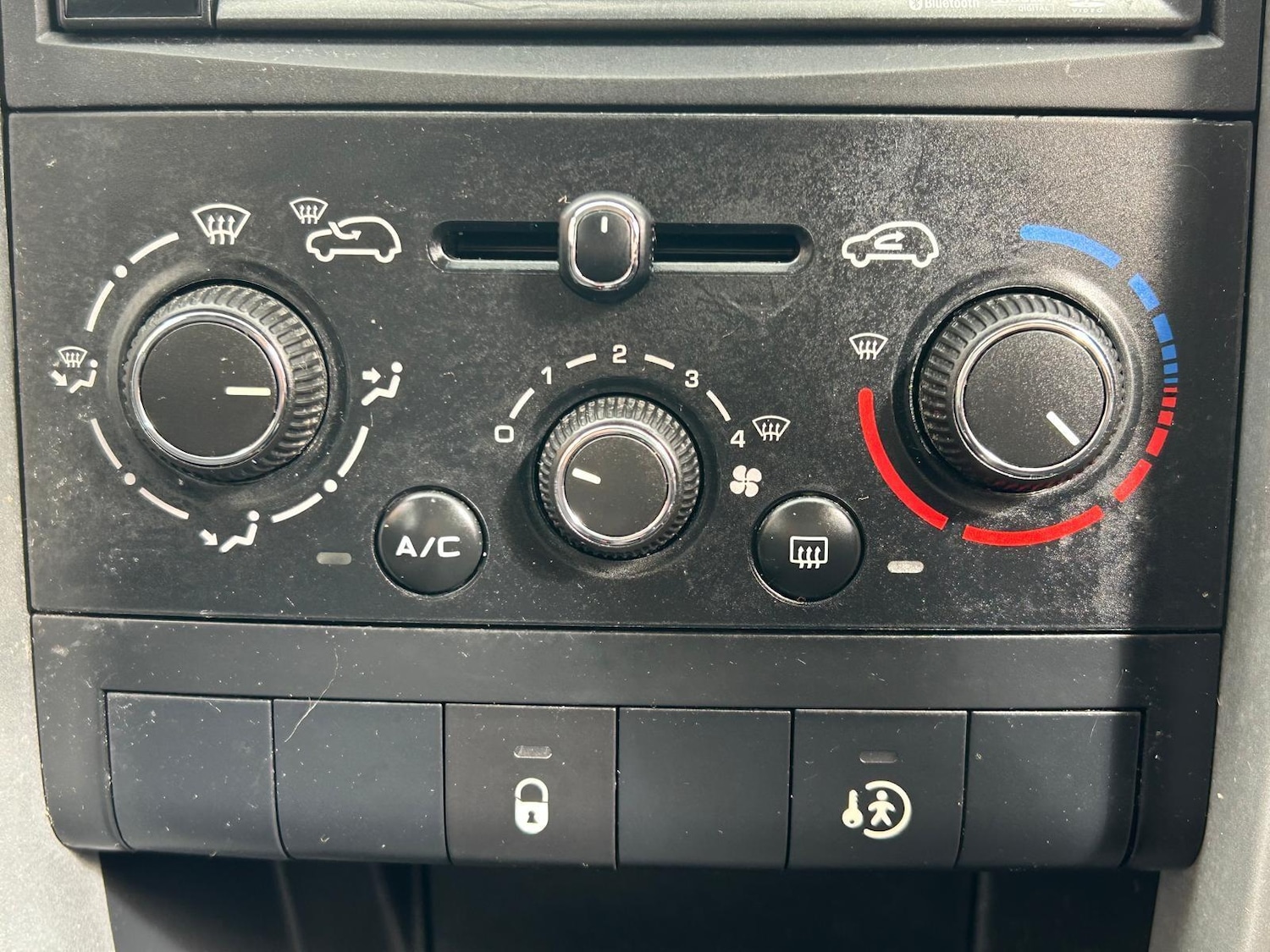 Used Peugeot 207 2011 for sale - 76425290: Photo 38