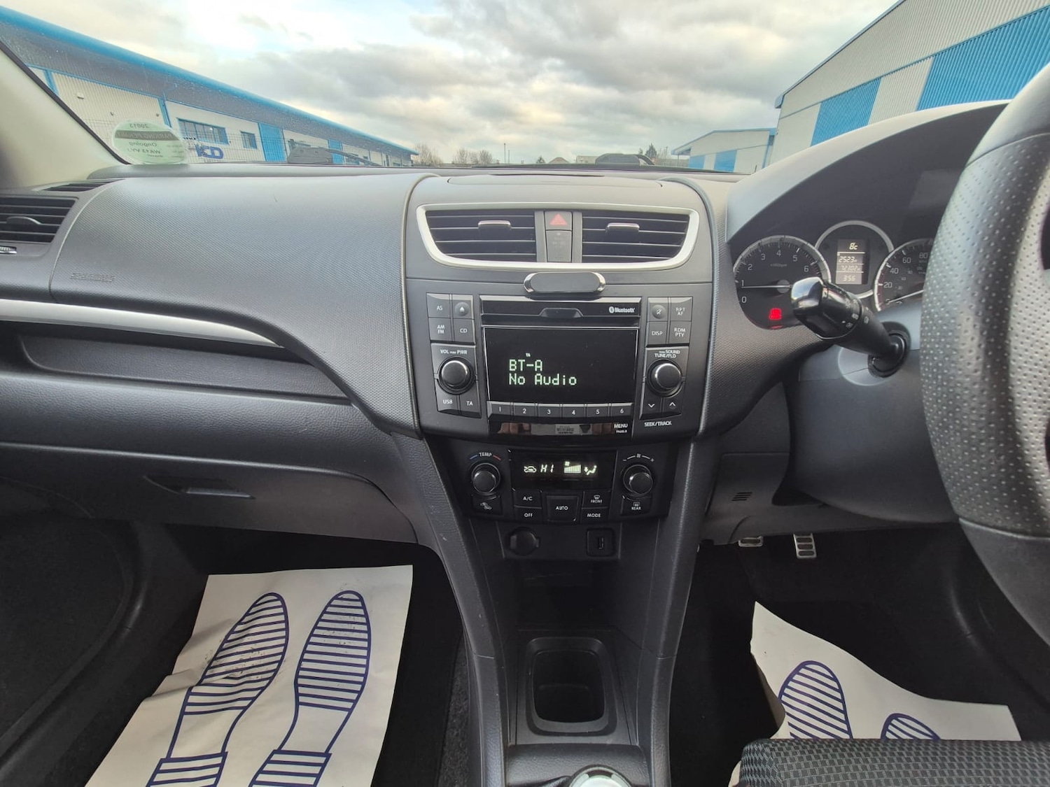 Used Suzuki Swift 2013 for sale - 77382049: Photo 25