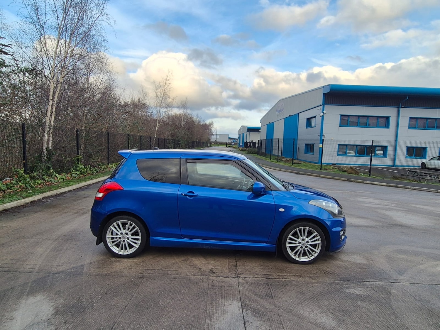 Used Suzuki Swift 2013 for sale - 77382049: Photo 4