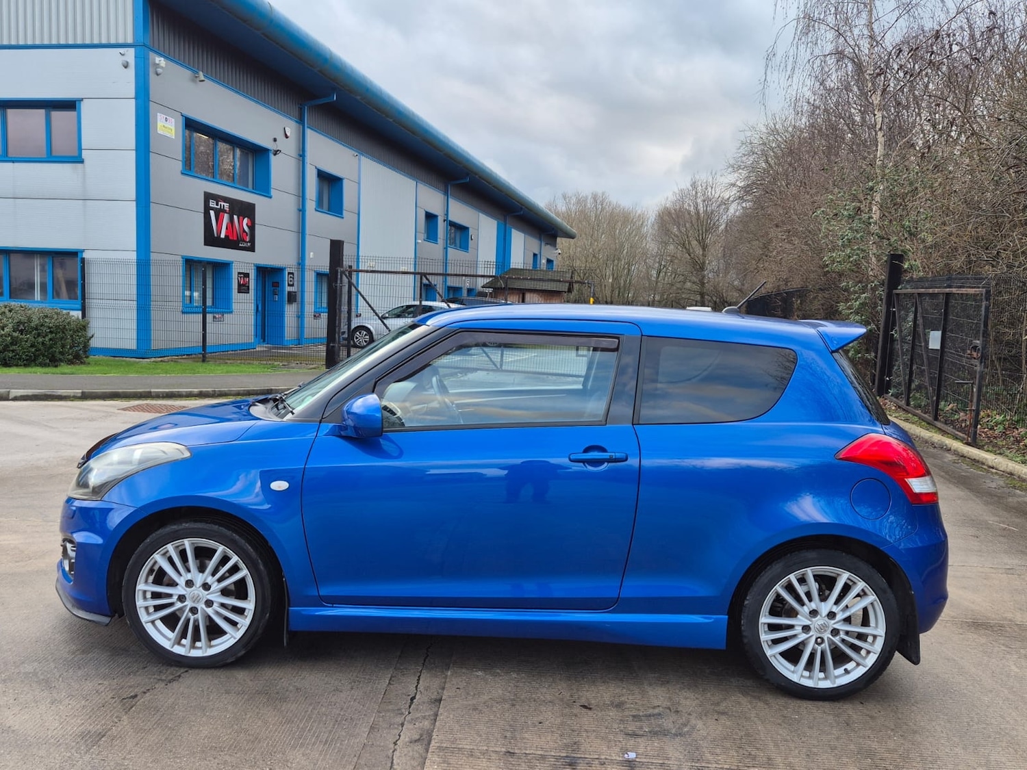 Used Suzuki Swift 2013 for sale - 77382049: Photo 9