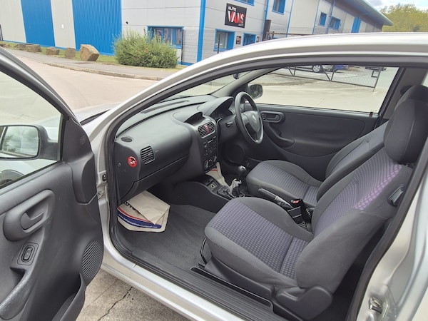 Used Vauxhall Corsa 2002 for sale - 75640051: Photo 9