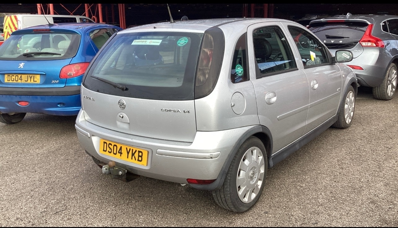 Used Vauxhall Corsa 2004 for sale - 77430981: Photo 4