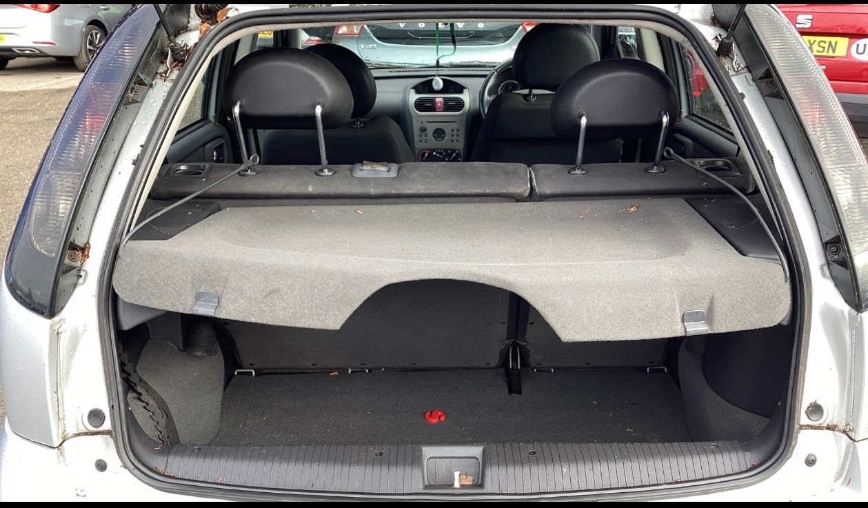 Used Vauxhall Corsa 2004 for sale - 77430981: Photo 5