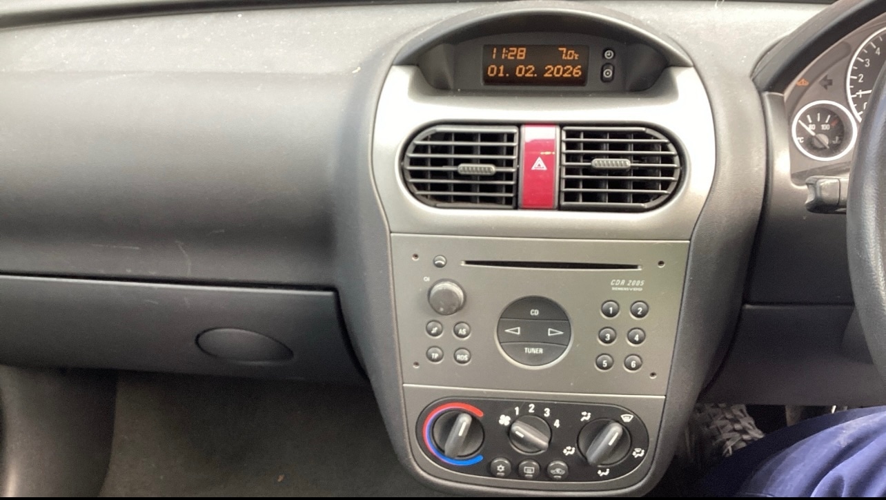 Used Vauxhall Corsa 2004 for sale - 77430981: Photo 9