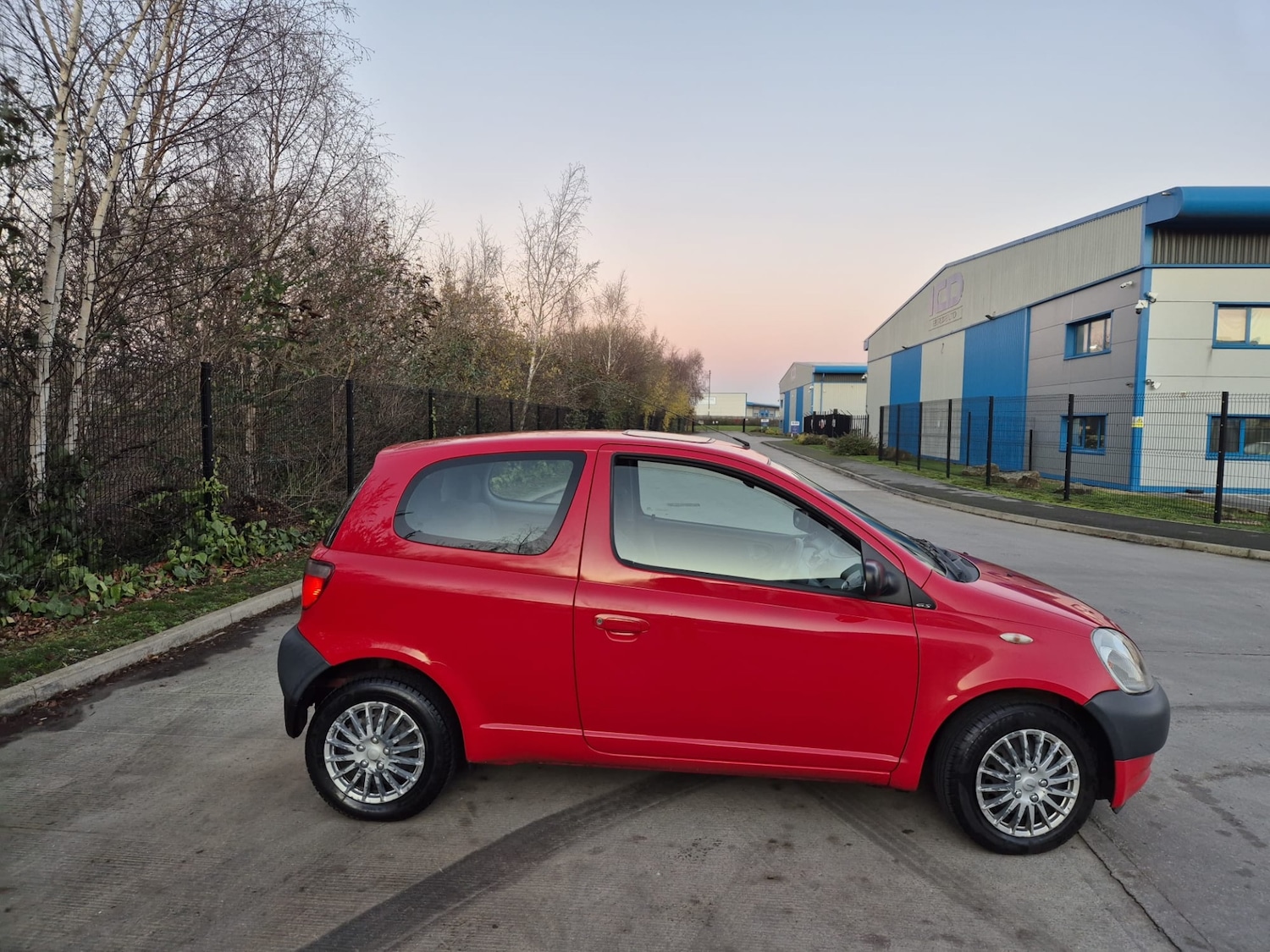 Used Toyota Yaris 2001 for sale - 77013209: Photo 3