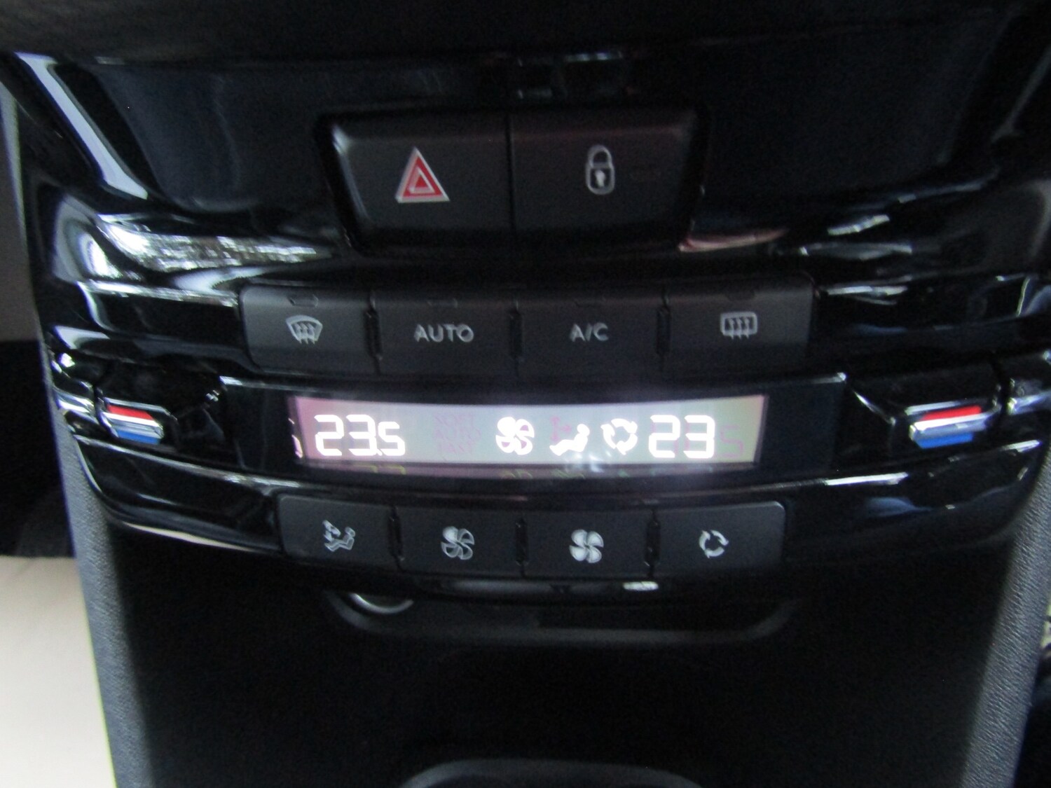 Used Peugeot 2008 2016 for sale - 76220525: Photo 12