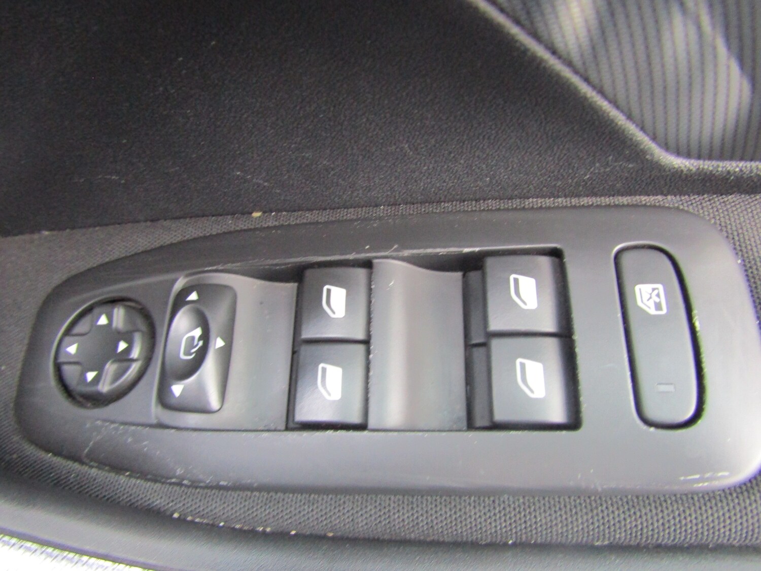 Used Peugeot 2008 2016 for sale - 76220525: Photo 17