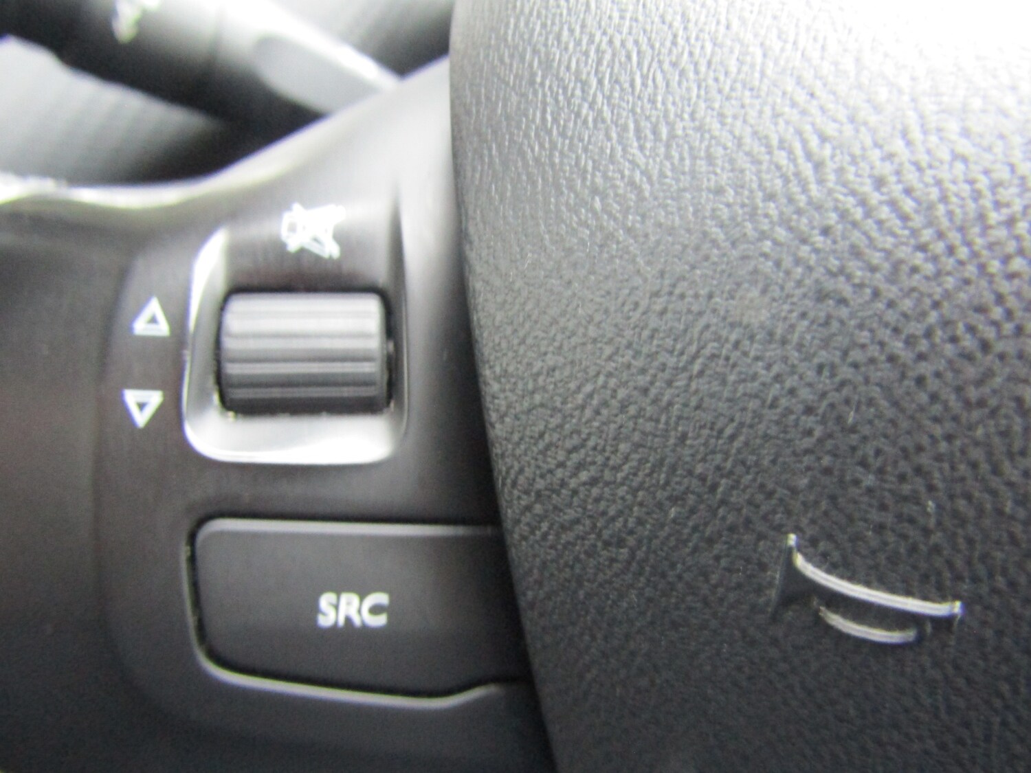 Used Peugeot 2008 2016 for sale - 76220525: Photo 23