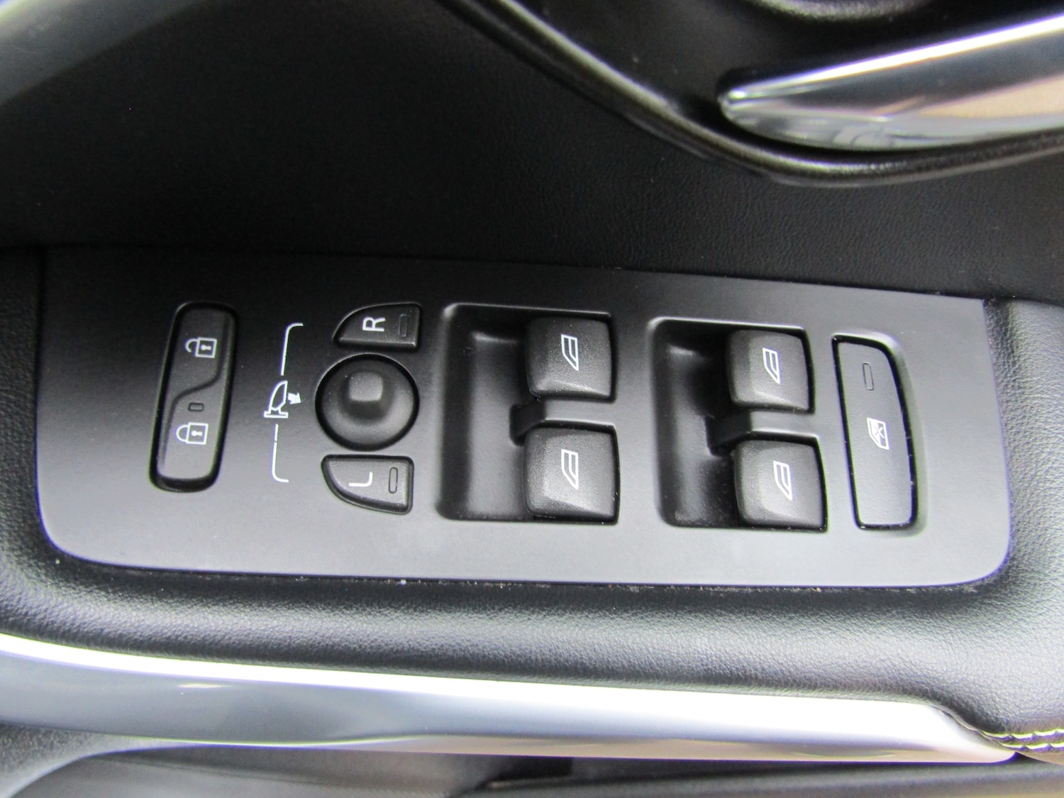 Used Volvo V40 2018 for sale - 76957447: Photo 13