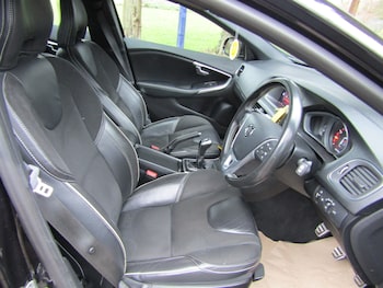 Used Volvo V40 2018 for sale - 76957447: Photo