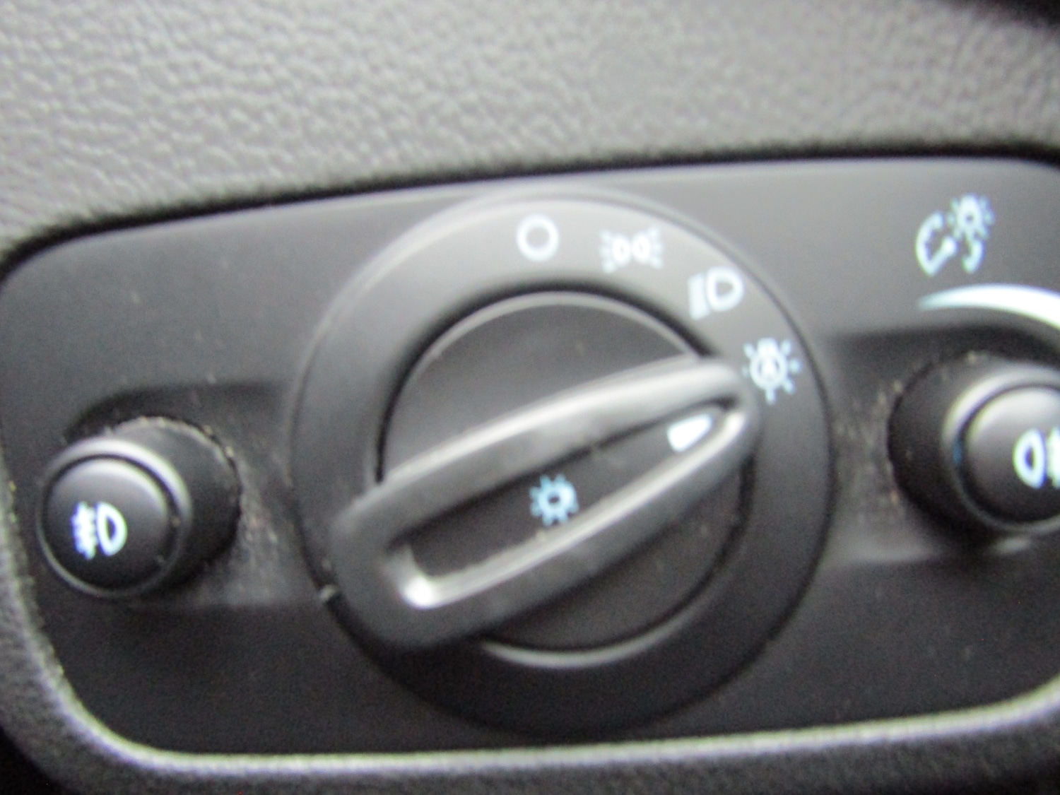 Used Ford Kuga 2015 for sale - 76352371: Photo 29