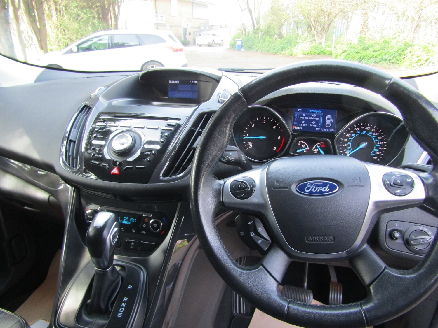 Used Ford Kuga 2015 for sale - 77848153: Photo 2