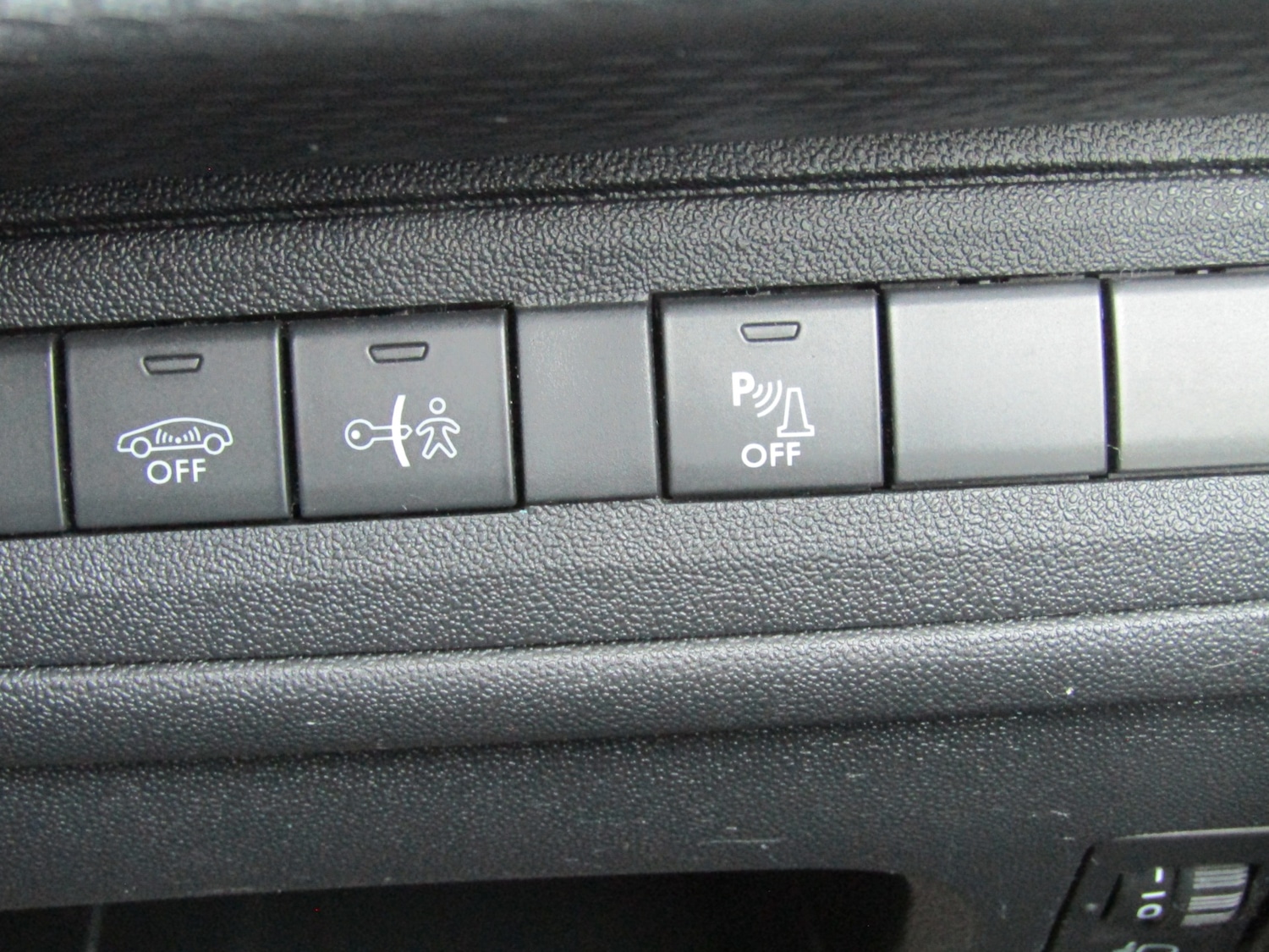 Used Peugeot 2008 2017 for sale - 77917551: Photo 23