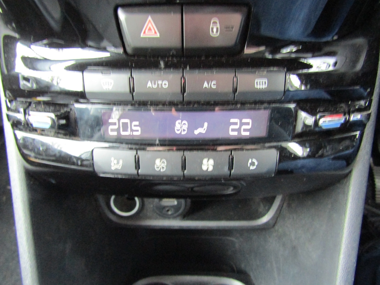 Used Peugeot 2008 2014 for sale - 77873392: Photo 10