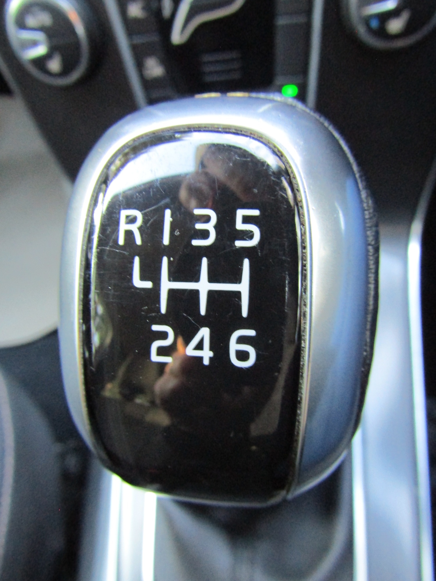 Used Volvo V40 2014 for sale - 77198095: Photo 29