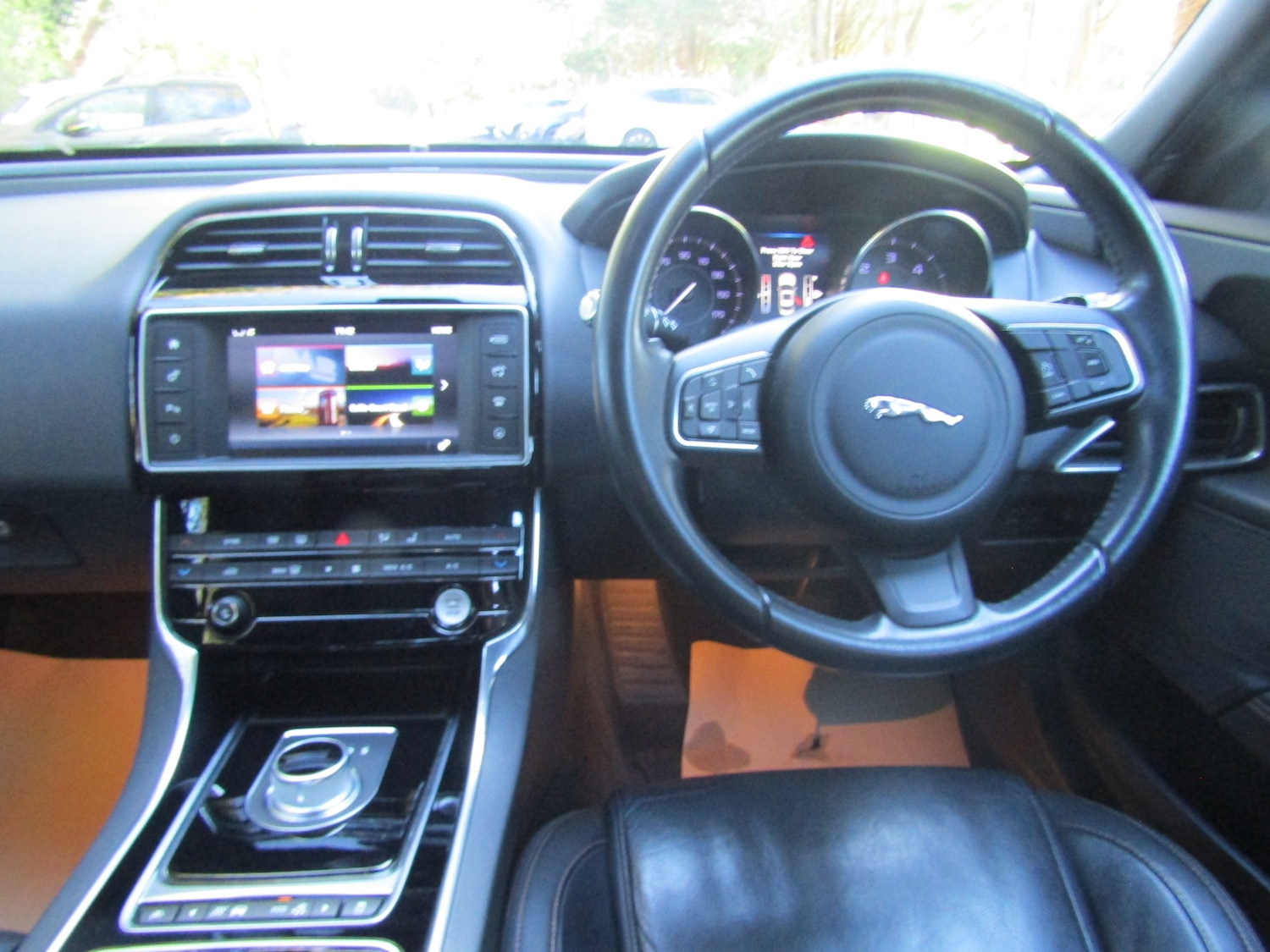 Used Jaguar XE 2015 for sale - 76312193: Photo 4