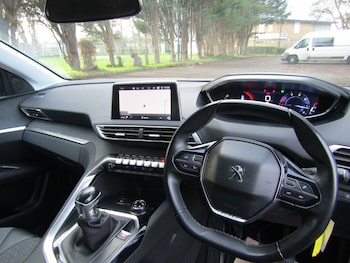 Used Peugeot 3008 2017 for sale - 76893220: Photo