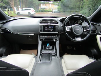 Used Jaguar F-Pace 2016 for sale - 78748170: Photo