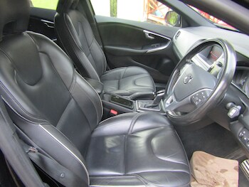 Used Volvo V40 2019 for sale - 76196243: Photo