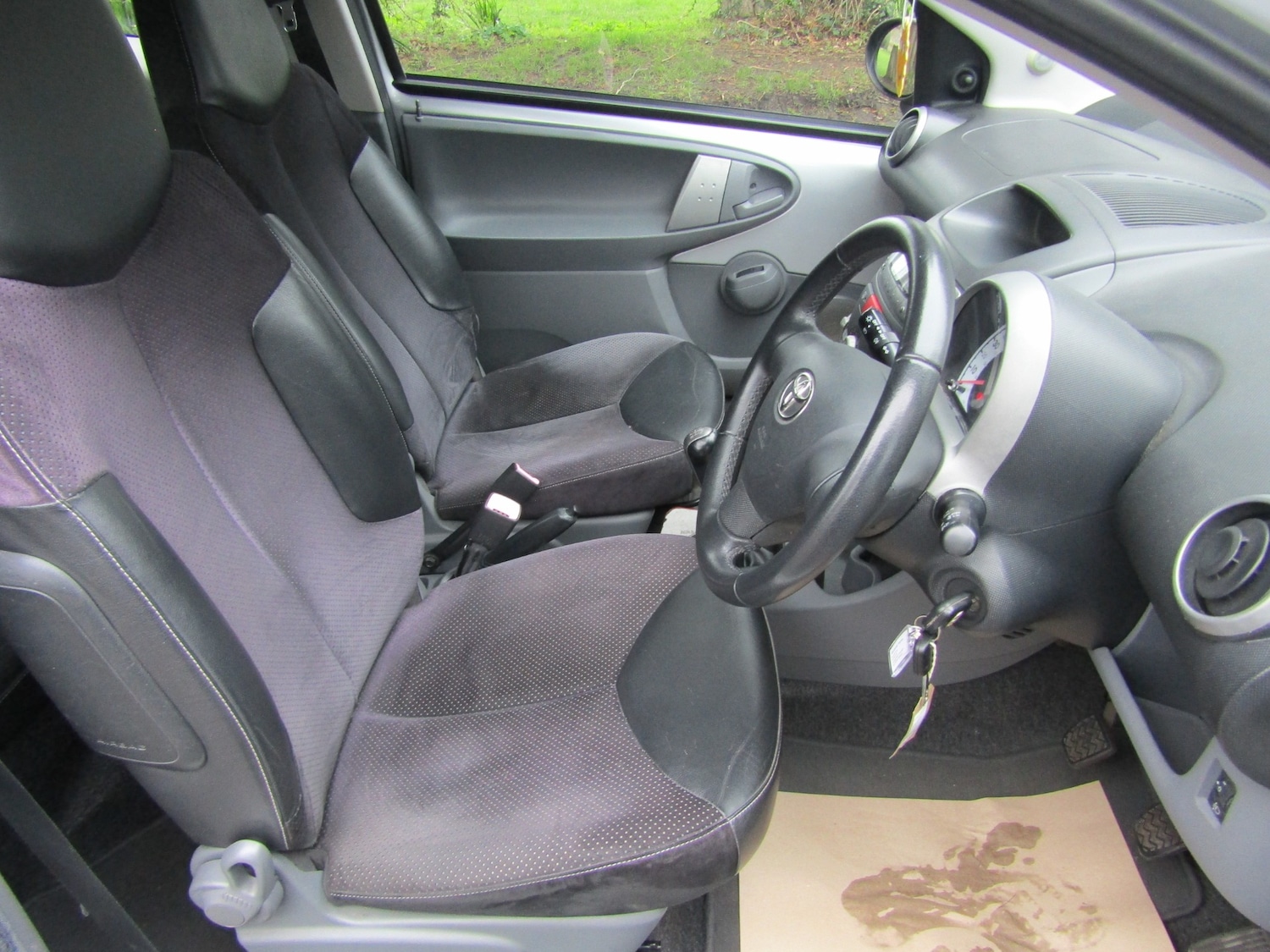 Used Toyota AYGO 2010 for sale - 77568424: Photo 6