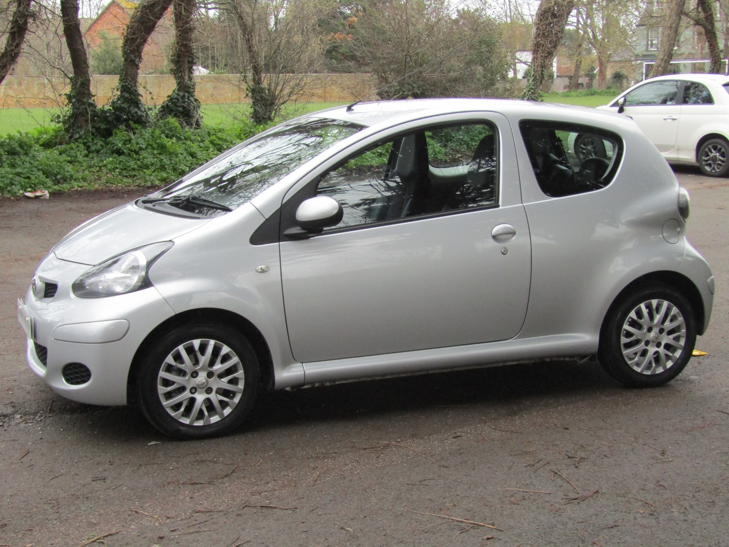 Used Toyota AYGO 2010 for sale - 77568424: Photo 9