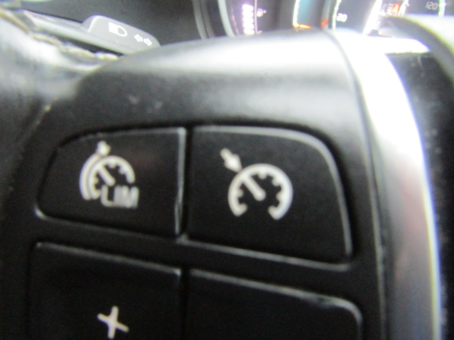 Used Volvo V40 2017 for sale - 77245325: Photo 29