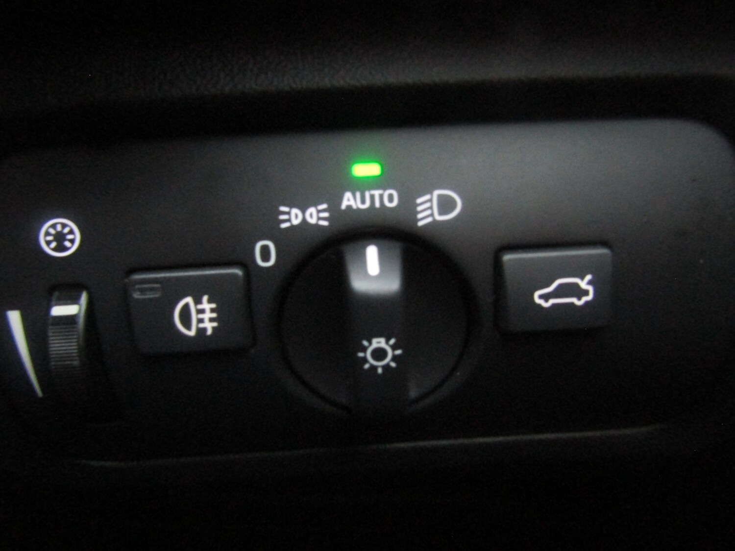 Used Volvo V40 2017 for sale - 77245325: Photo 32