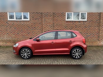 Used Volkswagen Polo 2015 for sale - 76904772: Photo