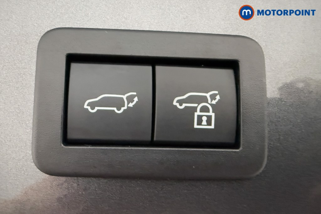 Used Toyota C-HR 2024 for sale - 76603659: Photo 33