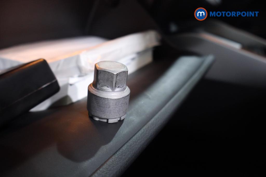 Used Kia Stonic 2024 for sale - 76762763: Photo 23