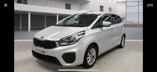 Used Kia Carens 2017 for sale - 76074043: Photo 1