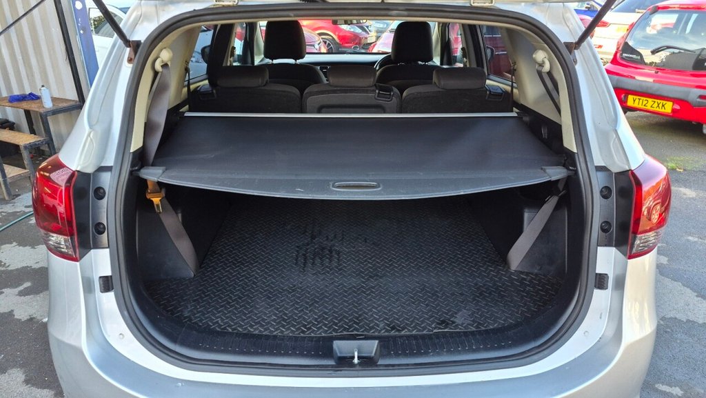 Used Kia Carens 2017 for sale - 76074043: Photo 21