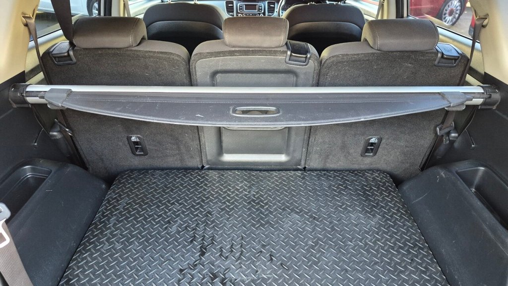 Used Kia Carens 2017 for sale - 76074043: Photo 22