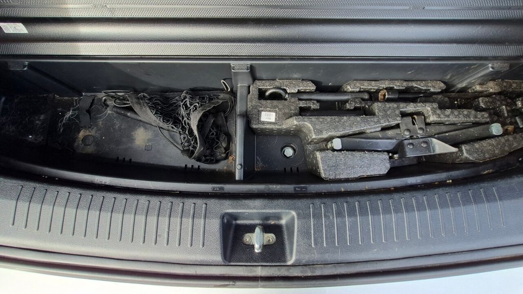 Used Kia Carens 2017 for sale - 76074043: Photo 24