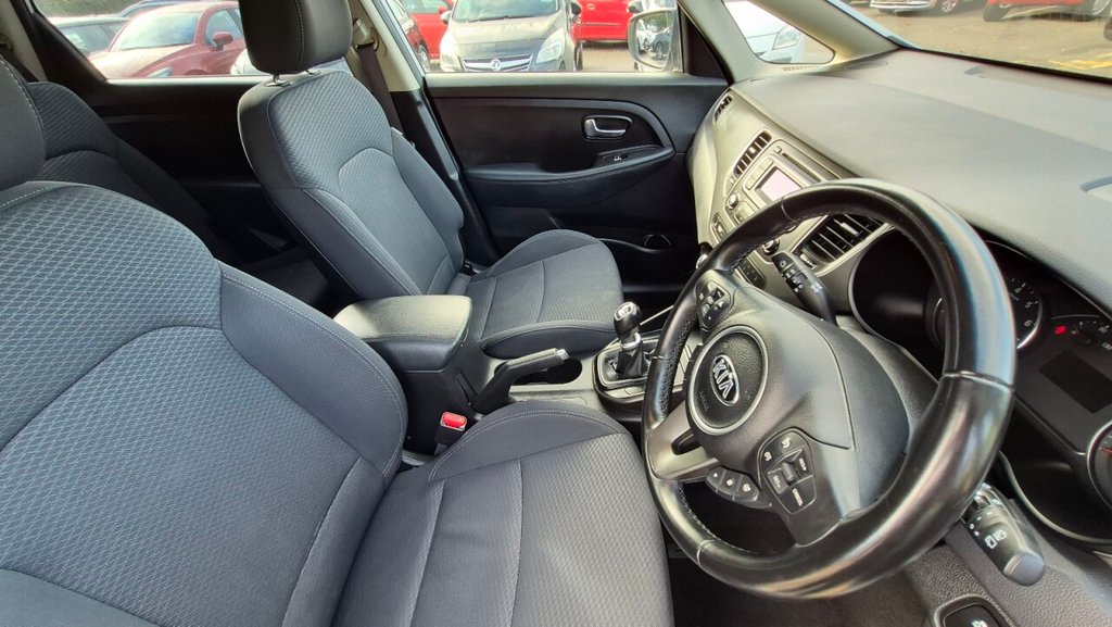 Used Kia Carens 2017 for sale - 76074043: Photo 25