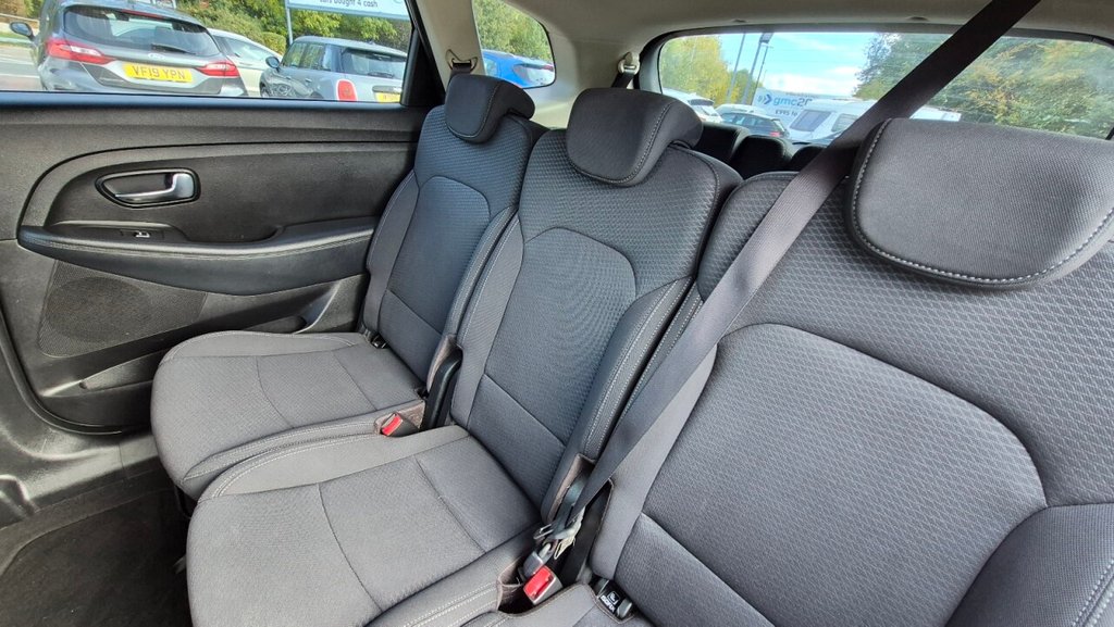 Used Kia Carens 2017 for sale - 76074043: Photo 27