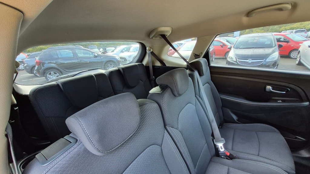 Used Kia Carens 2017 for sale - 76074043: Photo 29