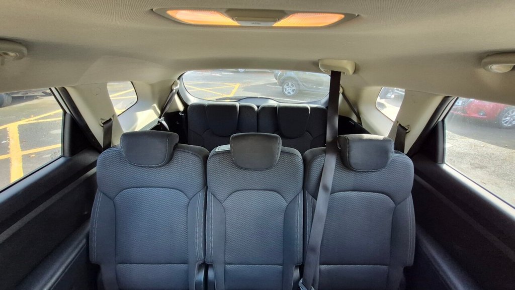 Used Kia Carens 2017 for sale - 76074043: Photo 32