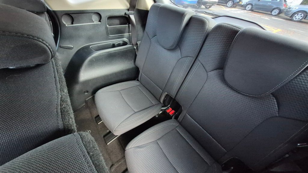 Used Kia Carens 2017 for sale - 76074043: Photo 36