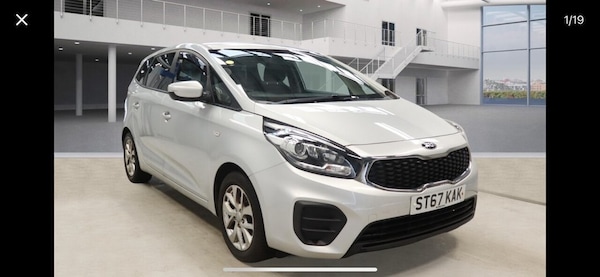 Used Kia Carens 2017 for sale - 76074043: Photo 3