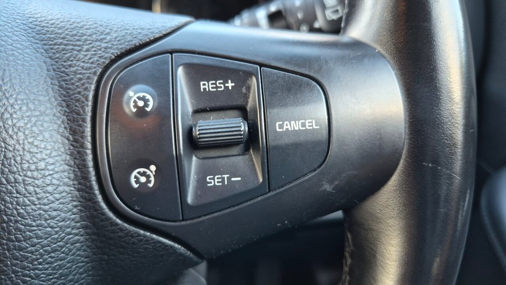 Used Kia Carens 2017 for sale - 76074043: Photo 43