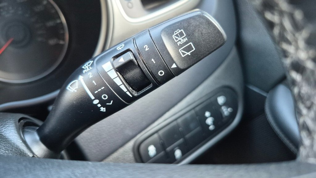 Used Kia Carens 2017 for sale - 76074043: Photo 44