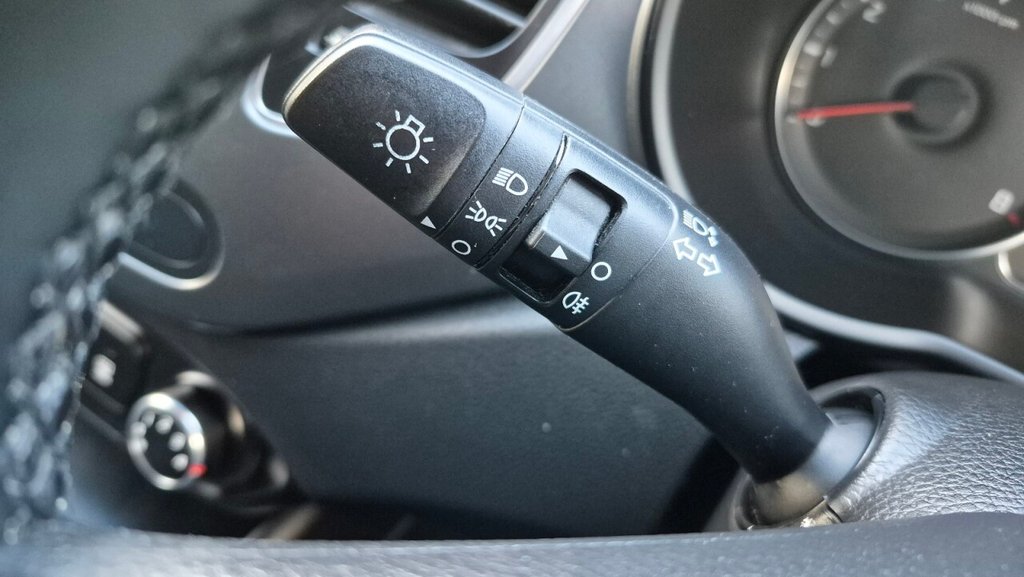 Used Kia Carens 2017 for sale - 76074043: Photo 47