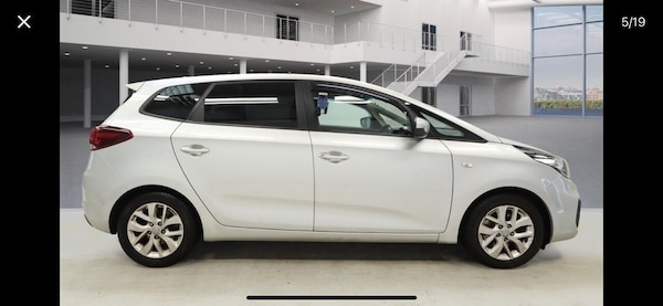 Used Kia Carens 2017 for sale - 76074043: Photo 5