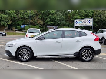 Used Volvo V40 Cross Country 2017 for sale - 75642396: Photo