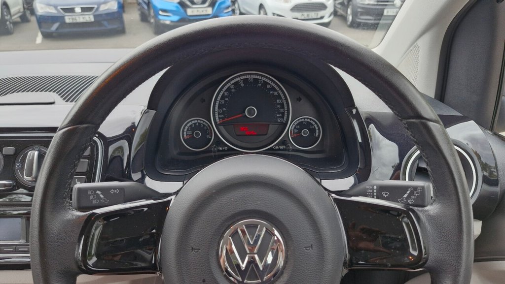 Used Volkswagen up! 2015 for sale - 76429726: Photo 26