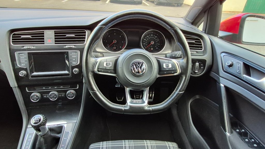 Used Volkswagen Golf 2014 for sale - 76074025: Photo 32