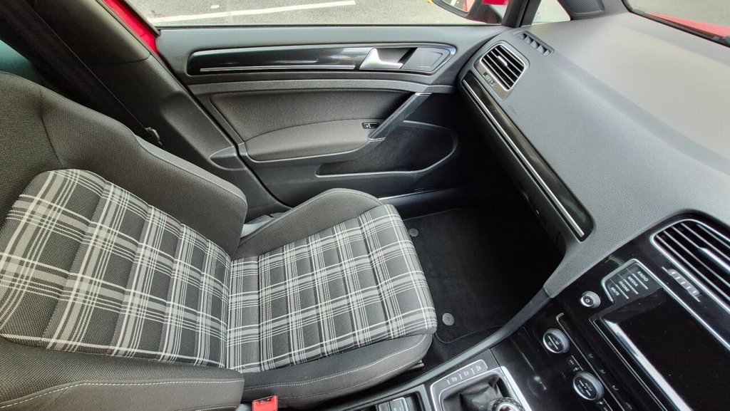 Used Volkswagen Golf 2014 for sale - 76074025: Photo 49