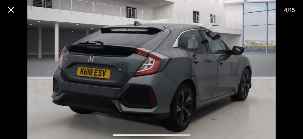 Used Honda Civic 2018 for sale - 76528721: Photo 4